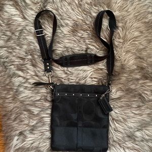 👛Coach Signature shimmery leather/fabric studded crossbody purse.